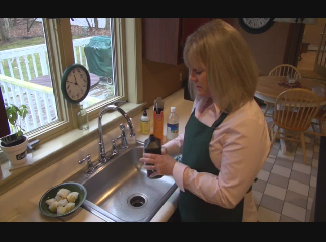 Thumbnail image for  Clean Green Living with Leslie Reichert  Episode: 03